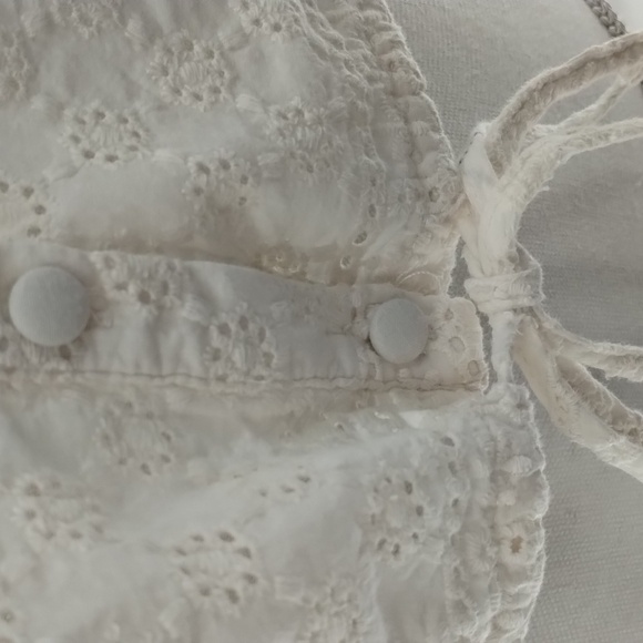 Kendall & Kylie eyelet crop top white ivory size medium button front w tie - Picture 4 of 10